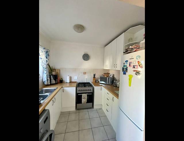 2 BEDROOM PROPERTY TO RENT IN VREDEKLOOF